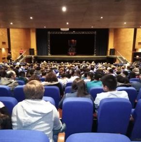 ​Corporación_Cultural_de_la_CChC_organizó_tradicional_jornada_teatral_para_trabajadores_de_Ñuble.jpeg