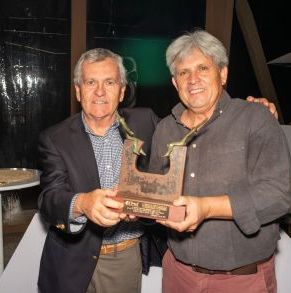 Asado_40_años_escultura.jpg