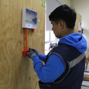 Certificación_Instalador_Eléctrico_Don_Bosco_(35).JPG