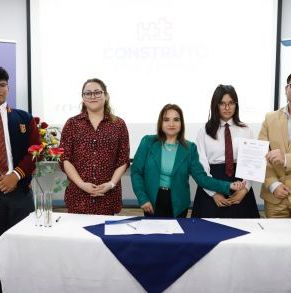 Complejo_Educacional_Juan_José_Latorre,_Mejillones.JPG