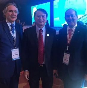 Con_el_ministro_de_singapur.jpg