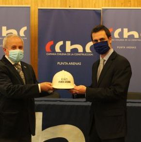 Entrega_de_casco_CChC_Punta_Arenas_07_08_2020_(3).JPG