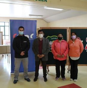 Entrega_donación_CChC_Punta_Arenas_a_Escuela_Portugal_28_12_2021_(1).JPG