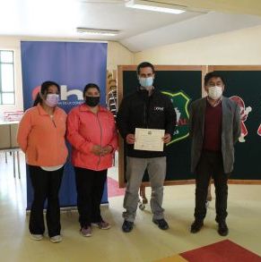 Entrega_donación_CChC_Punta_Arenas_a_Escuela_Portugal_28_12_2021_(11).JPG
