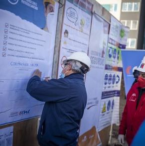Firma_Protocolo_Sanitario_Punta_Arenas_19_05_2020_(23).jpg