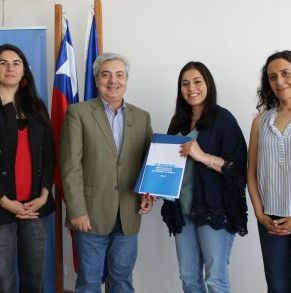 Mesa_directiva_CChC_Los_ตngeles_tras_reuniขn_de_trabajo_con_diputada_Karen_Medina.JPG