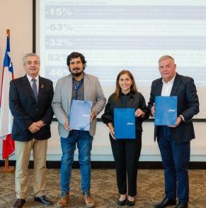 Presidente_CChC,_Mario_Zerega,_entrega_25_Medidas_proreactivaciขn_a_autoridades_locales.JPG