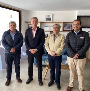 Reunión_con_candidato_a_alcalde_Sacha_Razmilic.jpg