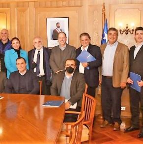 Reunipon_Vivienda_Ministro_Minvu_mayo_2022.jpeg