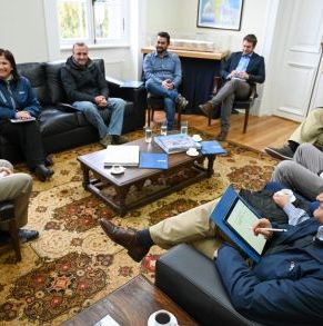 Visita_Vicepresidentes_CChC_Gobernador_Magallanes_31_03_2023_Crédito_GORE_(4).jpeg