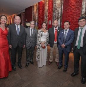 Yanira_Carrasco,_Alfredo_Moreno,_Luis_Felipe_Braithwaite,_Claudia_Lillo,_Javier_Olhagaray,_Alejandro_Montecinos,_Roberto_Mansilla.jpg