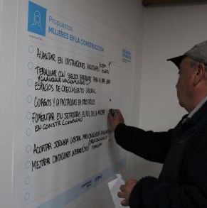 trabajadores-y-trabajadoras-de-la-construccion-compartieron-experiencias-y-analizaron-desafios-presentes-en-el-rubro_(118).JPG