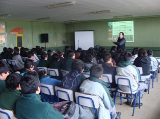 Alumnos-del-Liceo-Industrial-de-Alerce-recibieron-charla-motivacional.jpg