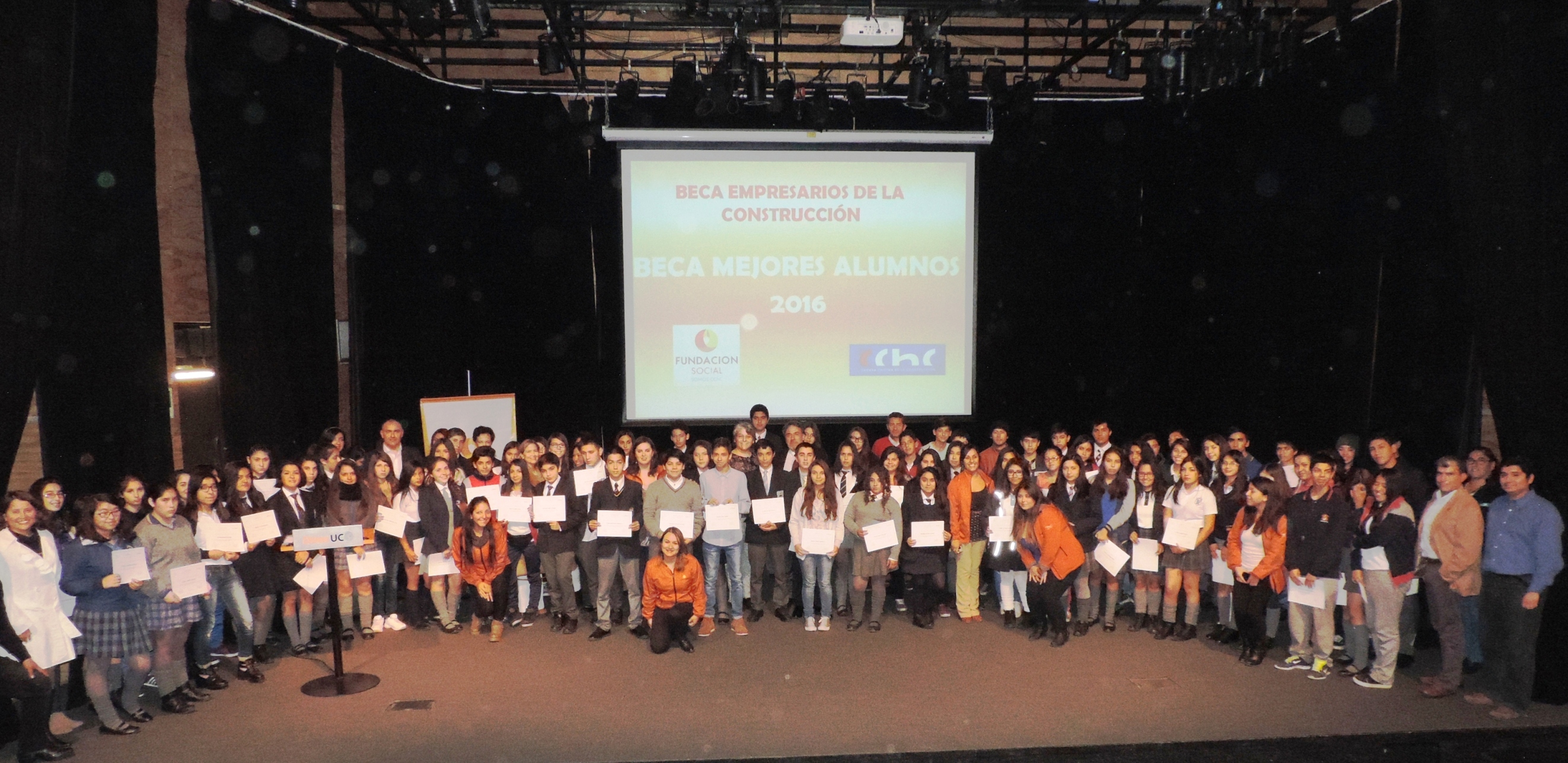 Becas_Escolares_2016_%28web_cchc%29_-_copia.jpg