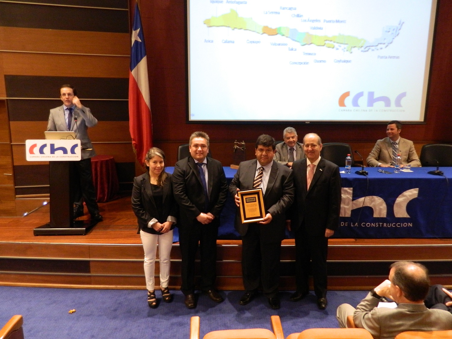 CChC_Punta_Arenas_recibe_premio_a_las_buenas_pr%C3%A1cticas_empresariales_Zona_Austral_CChC1.jpg