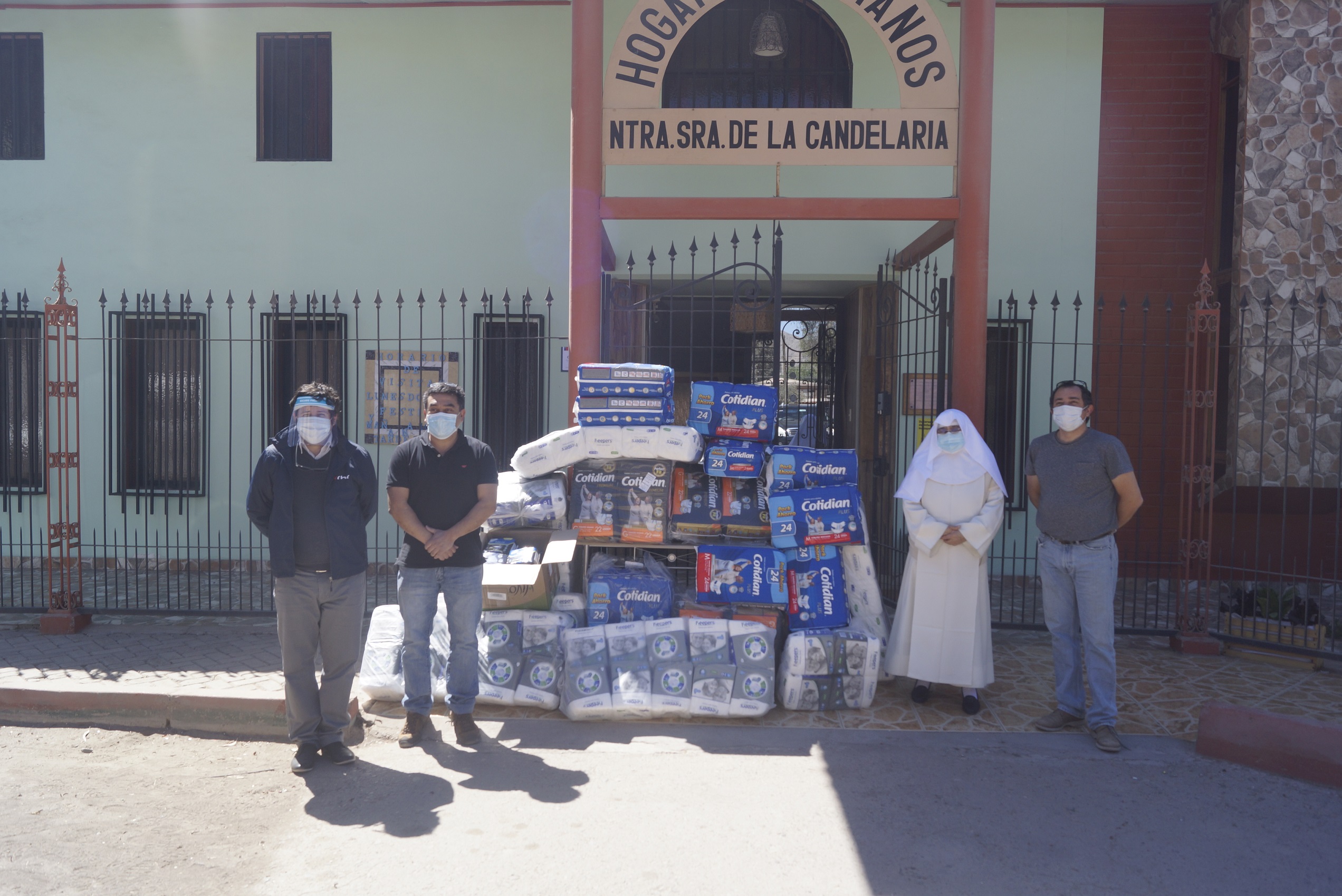 Entrega-hogar-ancianos-cchc-Copiapo.jpg