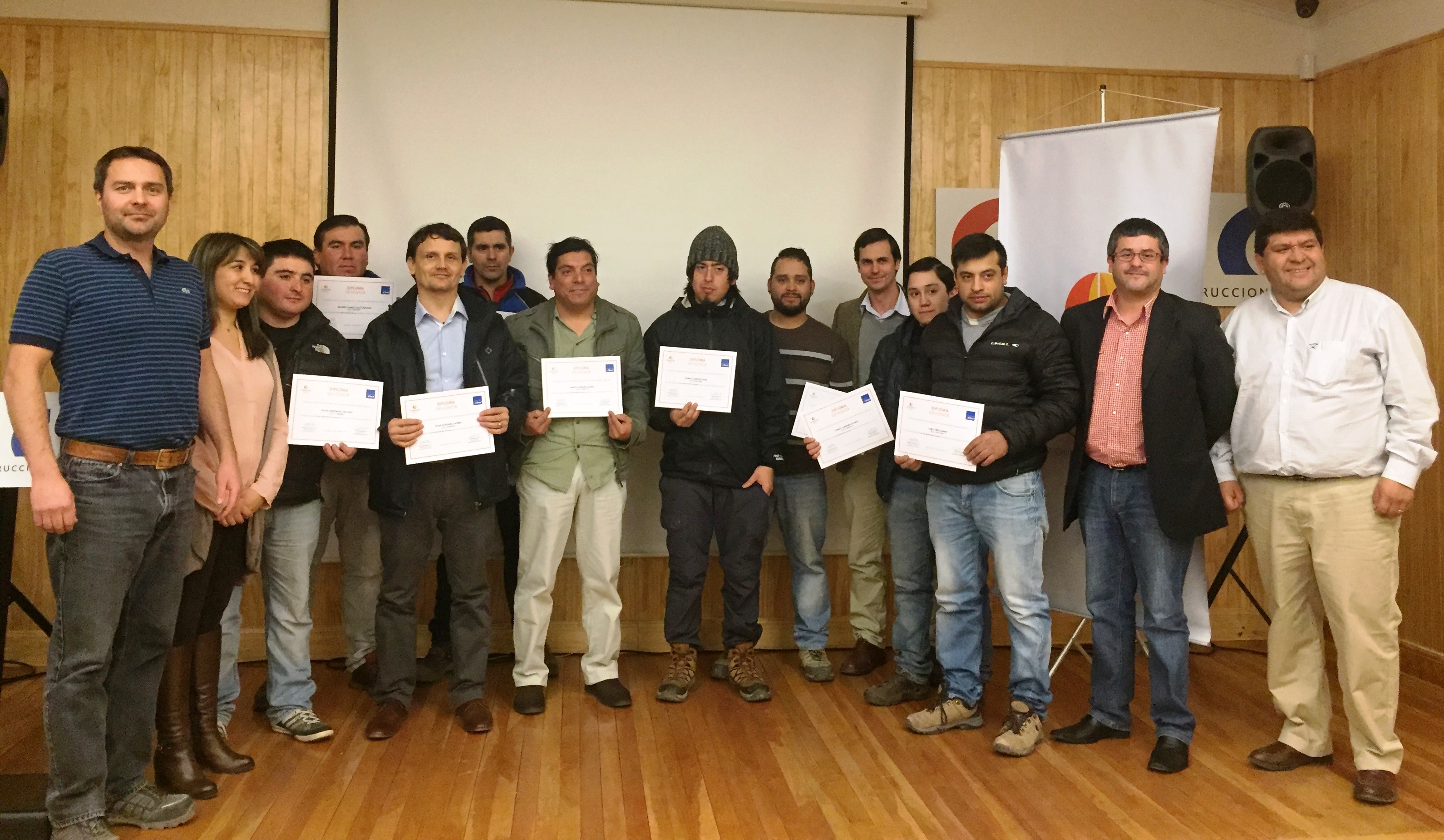 Entrega_Diplomas_curso_electricidad_10.05.16.jpg