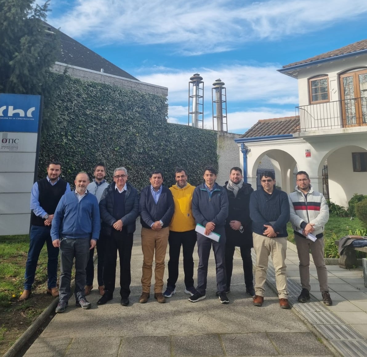 Gremio_de_la_construcci%C3%B3n_analiz%C3%B3_en_reuni%C3%B3n_con_MOP_%C3%91uble_principales_obras_y_lineamientos_para_la_regi%C3%B3n_.jpeg