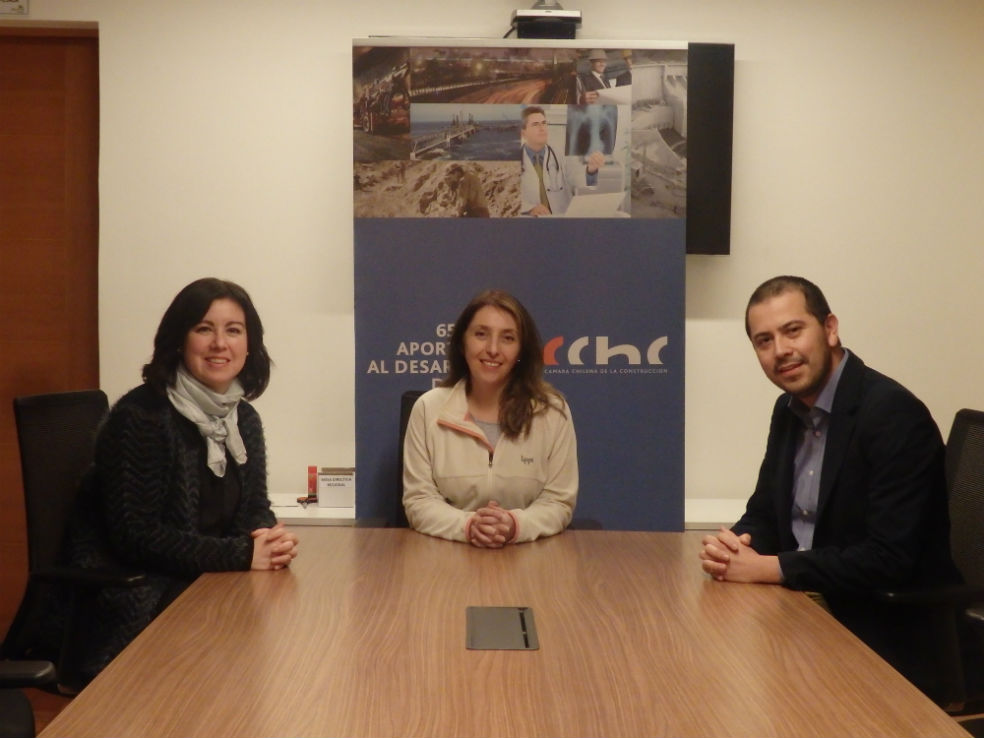 La_Nueva_Mesa_Directiva_conformada_por_Carla_Fuentes%2C_Claudia_Rigall_y_Gerardo_Cifuentes.jpg