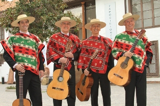 Los-Huasos-Quincheros-se-presentaronh-en-el-Teatro-del-Lago-de-Frutillar-www.quincheros.cl_1.jpg