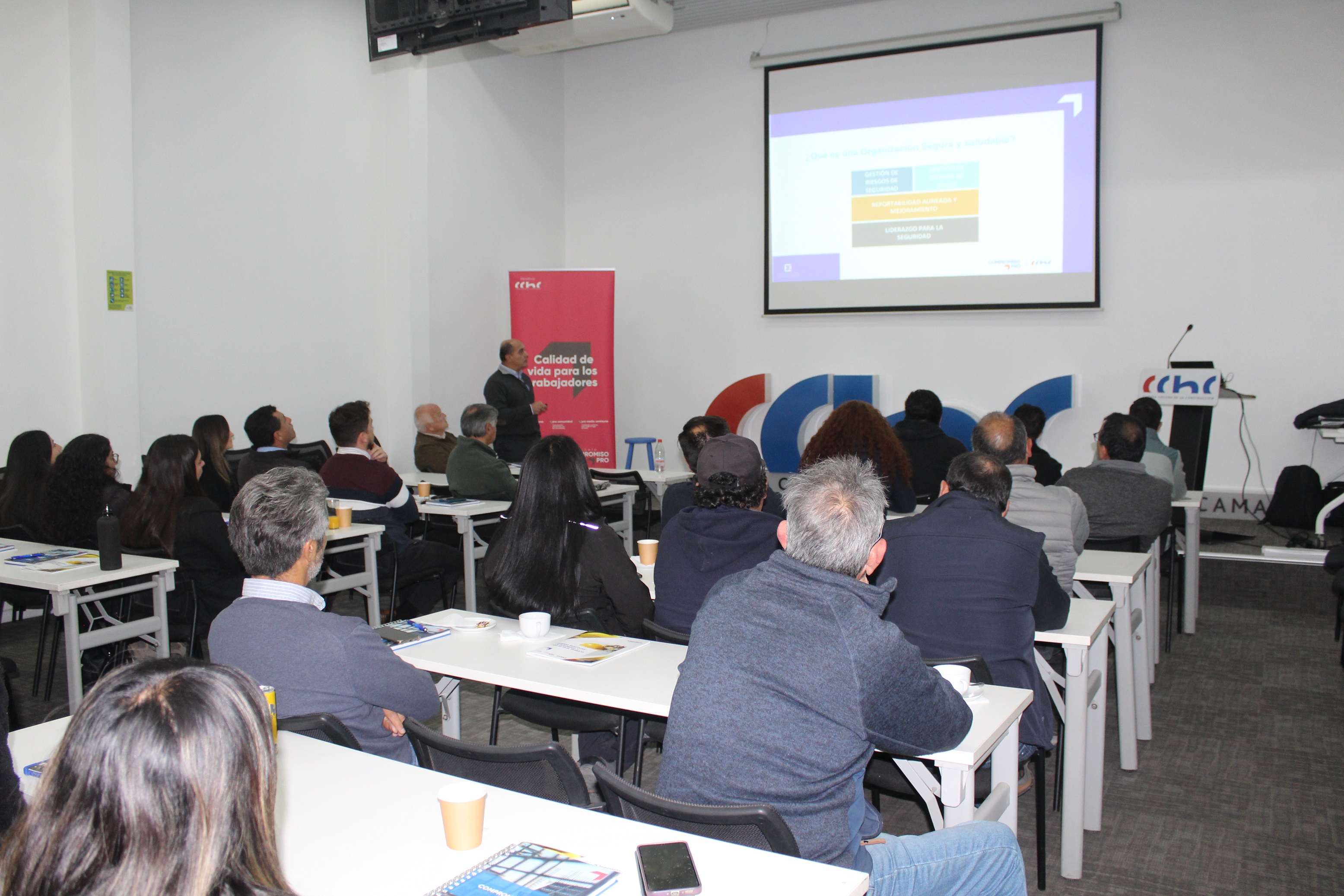 Taller_liderazgo_seguridad_CChC_Atacama_6.jpg