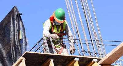 2020_Trabajadores_en_obra_con_equipo_de_prevenci%C3%B3n_de_contagio_del_virus_COVID-19_%281%29_%281%29.JPG