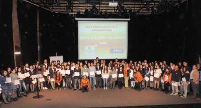 Becas_Escolares_2016_%28web_cchc%29_-_copia.jpg
