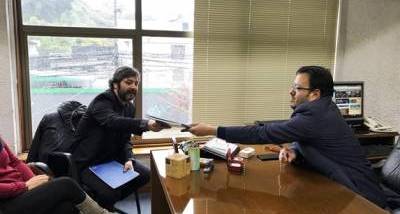 Fernando_Gonzalez-_Roberto_Gaete_Director_El_Llanquihue.JPG