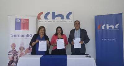 Firma_convenio_Mujer_CChC_4.jpg