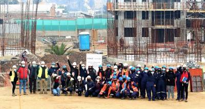 Mujeres_en_construcci%C3%B3n_visita_obra_nota_-_copia.JPG