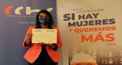 Siete_mujeres_de_Magallanes_realizaron_un_Curso_de_Liderazgo_Femenino_impulsado_por_la_CChC_y_la_UAI_%281%29_web.JPG_.jpg