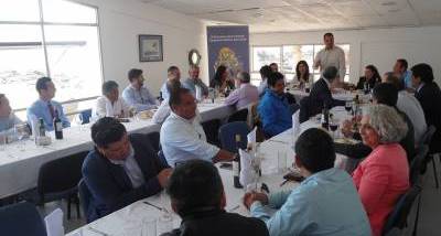 almuerzo_con_autoridades_-_copia.JPG