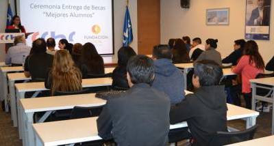 entrega_de_becas_iqq_2018_web.jpg