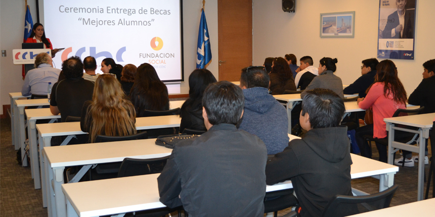 entrega_de_becas_iqq_2018_web.jpg