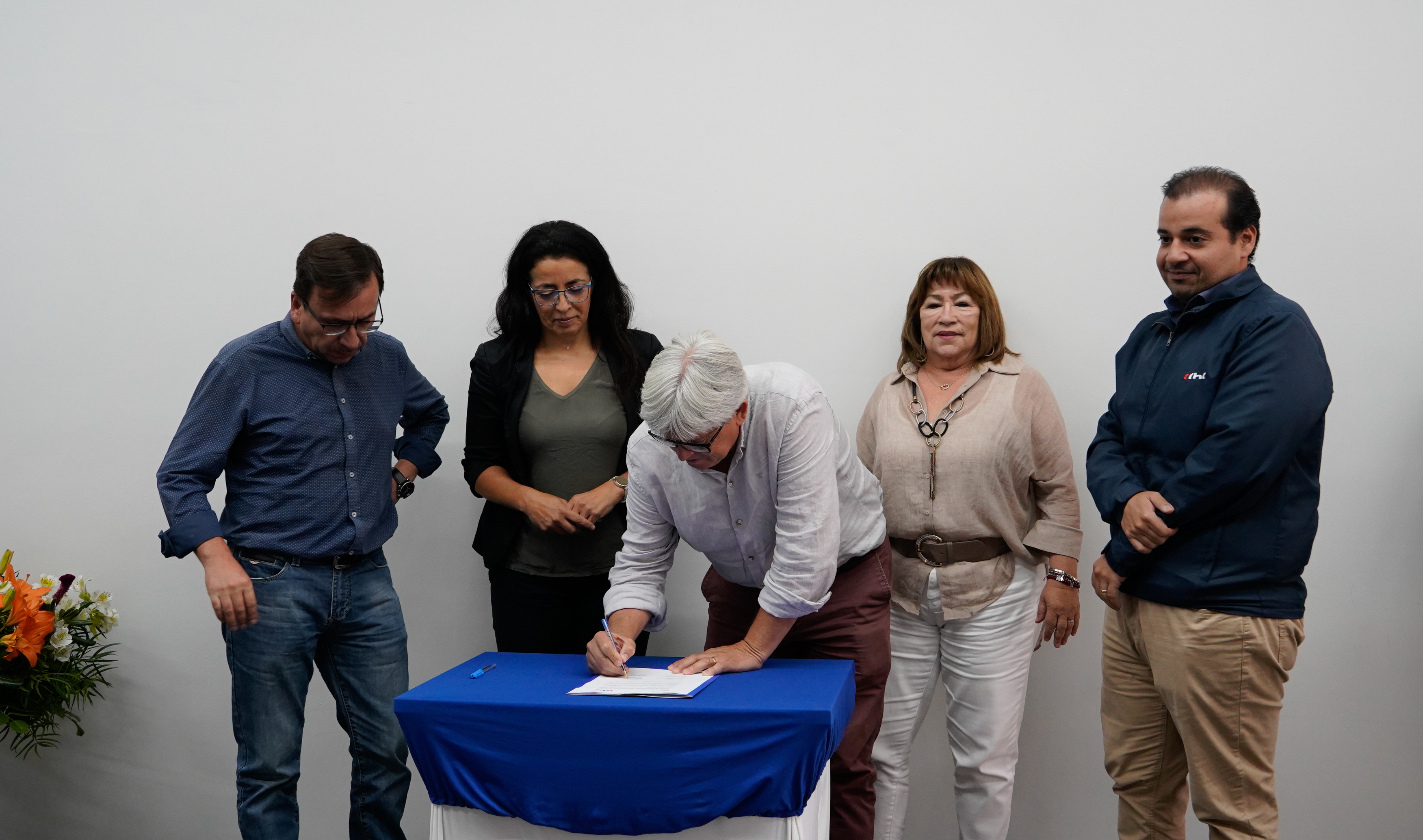 firma_convenio_Fluor_Salfa.jpg